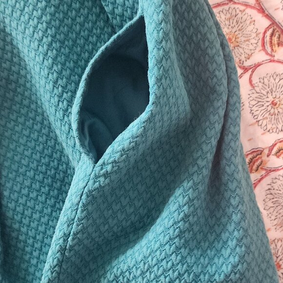 Green sleeves dress with heart pattern - Picture 2 of 7